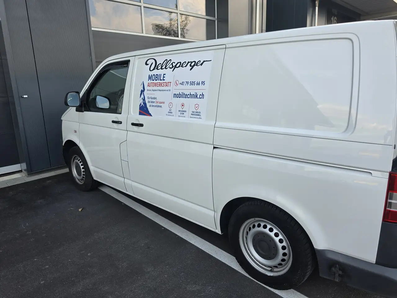 Servicefahrzeug von Dellsperger beim Einsatz